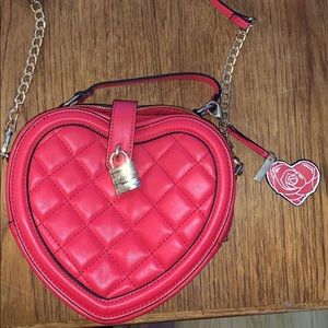 red heart ALDO purse, never used, good condition